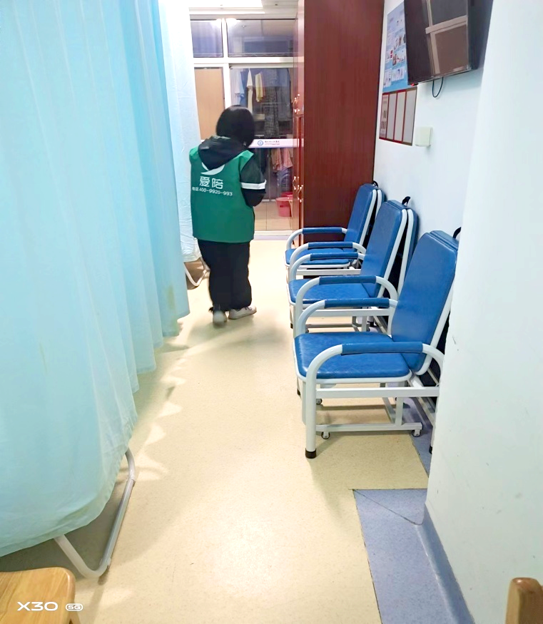 愛陪品牌的掃碼式智能共享陪護(hù)床椅為需求而生，為醫(yī)院分擔(dān)